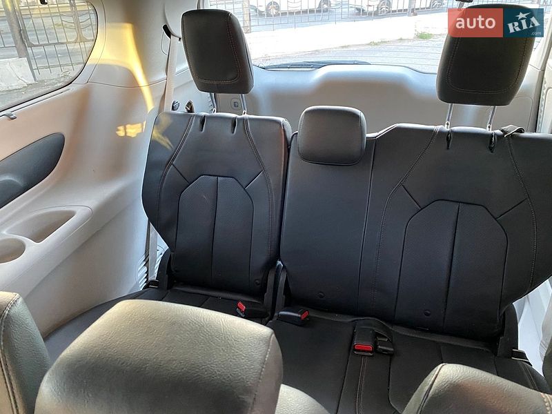 Мінівен Chrysler Pacifica 2019 в Одесі