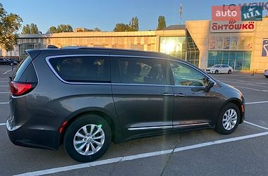 Мінівен Chrysler Pacifica 2019 в Одесі
