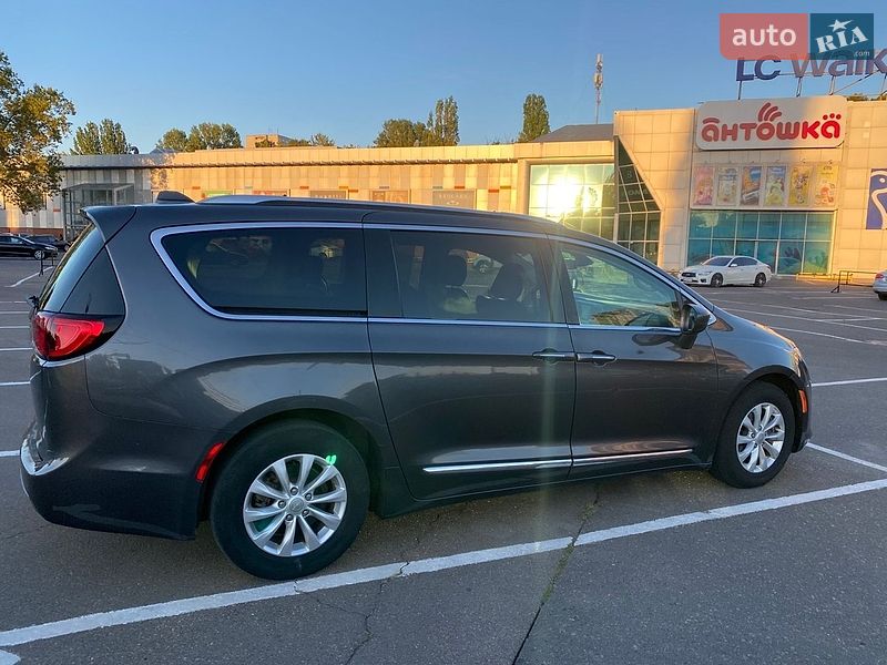 Мінівен Chrysler Pacifica 2019 в Одесі