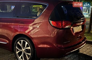 Внедорожник / Кроссовер Chrysler Pacifica 2016 в Ирпене