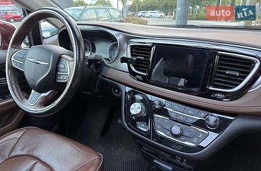 Внедорожник / Кроссовер Chrysler Pacifica 2016 в Ирпене