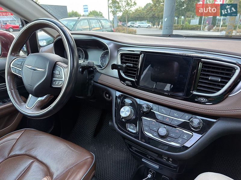 Внедорожник / Кроссовер Chrysler Pacifica 2016 в Ирпене