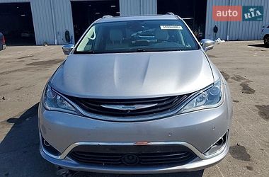Универсал Chrysler Pacifica 2017 в Львове