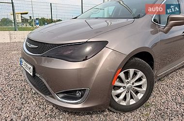Позашляховик / Кросовер Chrysler Pacifica 2017 в Львові