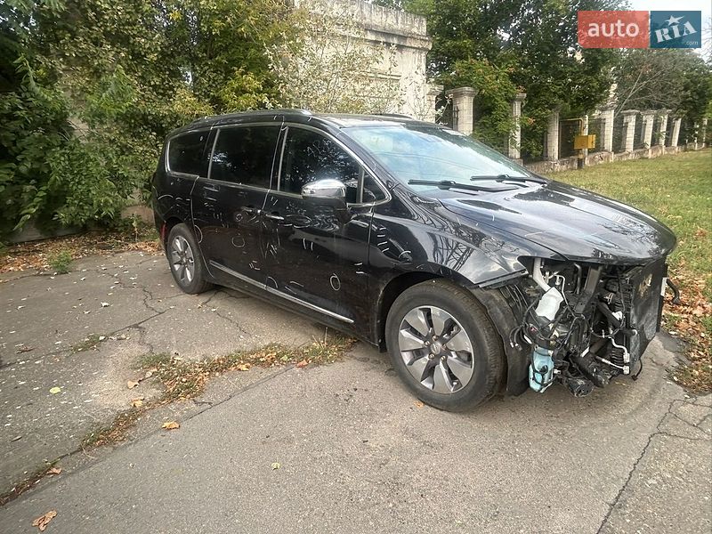 Минивэн Chrysler Pacifica 2017 в Одессе