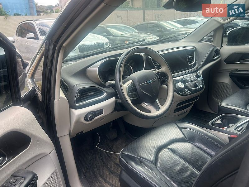 Минивэн Chrysler Pacifica 2017 в Одессе