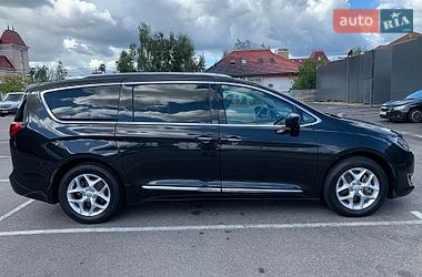 Мінівен Chrysler Pacifica 2018 в Києві