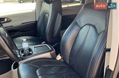 Мінівен Chrysler Pacifica 2018 в Києві