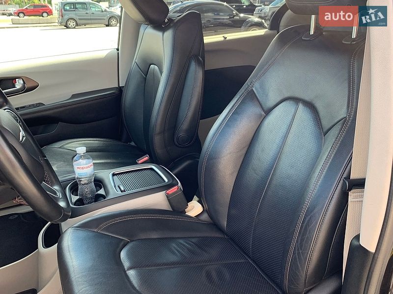 Мінівен Chrysler Pacifica 2018 в Києві