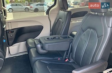 Мінівен Chrysler Pacifica 2018 в Києві