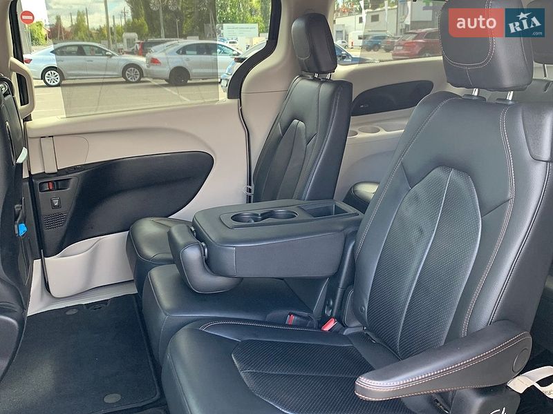 Мінівен Chrysler Pacifica 2018 в Києві