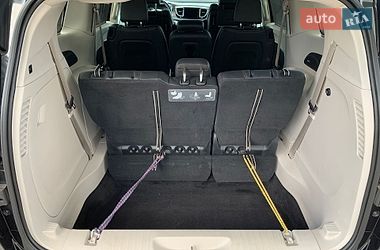 Мінівен Chrysler Pacifica 2018 в Києві