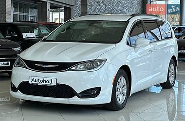 Минивэн Chrysler Pacifica 2017 в Одессе