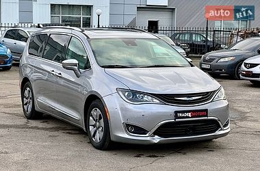 Мінівен Chrysler Pacifica 2017 в Києві