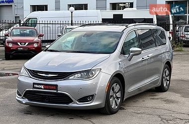 Мінівен Chrysler Pacifica 2017 в Києві
