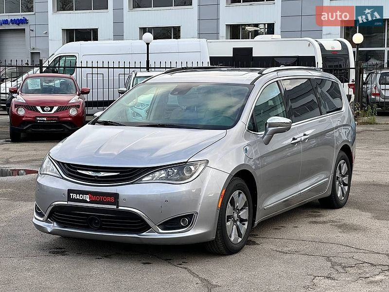 Мінівен Chrysler Pacifica 2017 в Києві