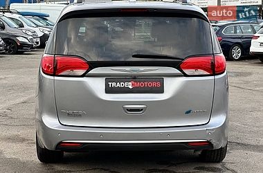 Мінівен Chrysler Pacifica 2017 в Києві