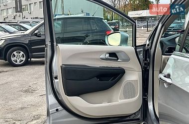 Мінівен Chrysler Pacifica 2017 в Києві