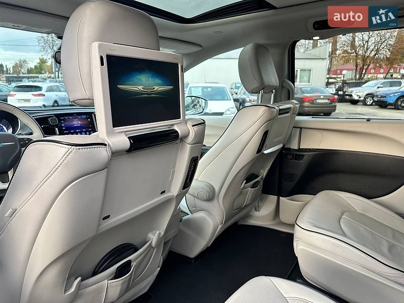 Мінівен Chrysler Pacifica 2017 в Києві