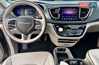 Мінівен Chrysler Pacifica 2017 в Києві