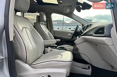 Мінівен Chrysler Pacifica 2017 в Києві