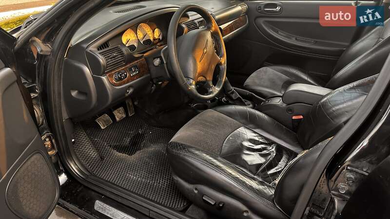 Седан Chrysler Sebring 2004 в Вышгороде