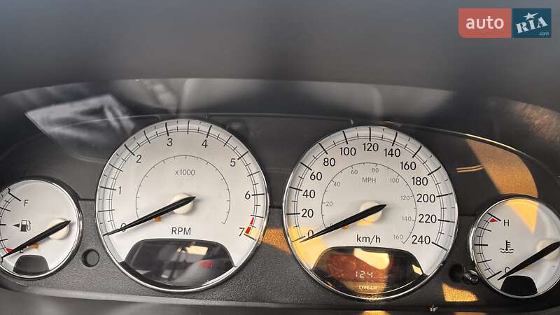 Седан Chrysler Sebring 2004 в Вышгороде