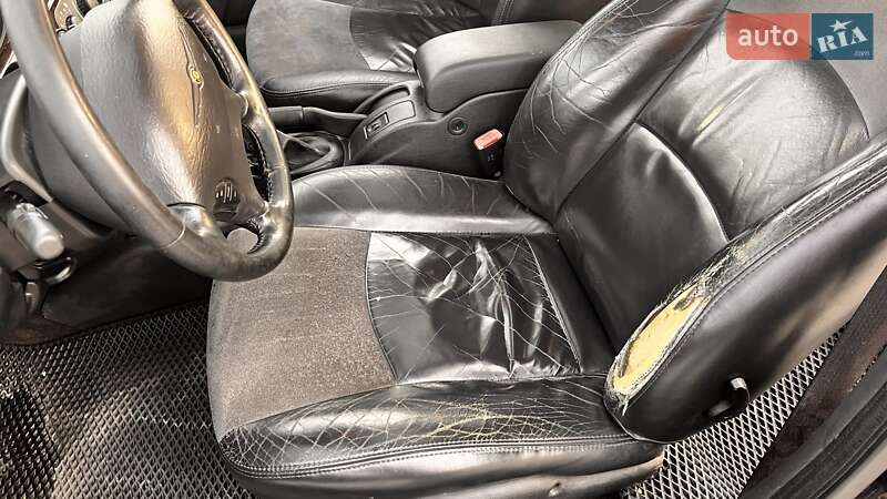 Седан Chrysler Sebring 2004 в Вышгороде
