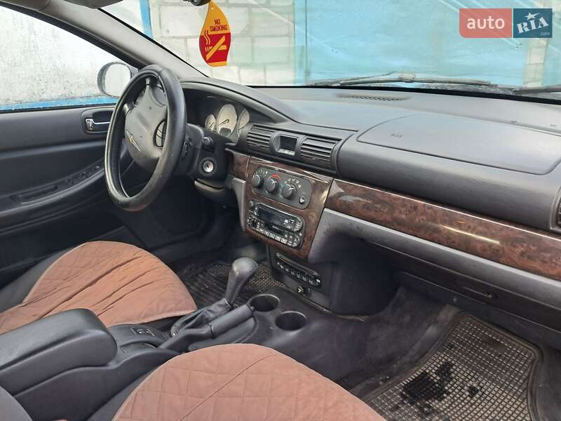 Седан Chrysler Sebring 2004 в Киеве