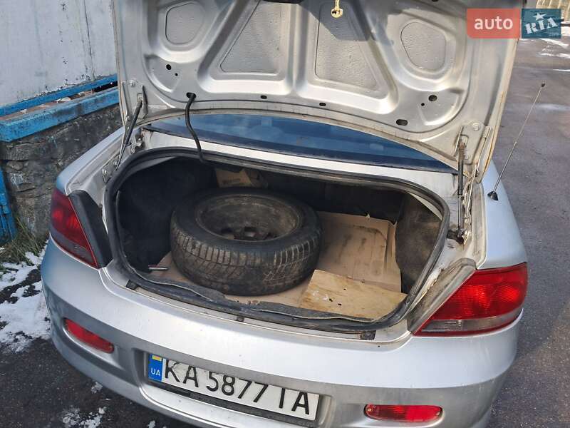 Седан Chrysler Sebring 2004 в Киеве