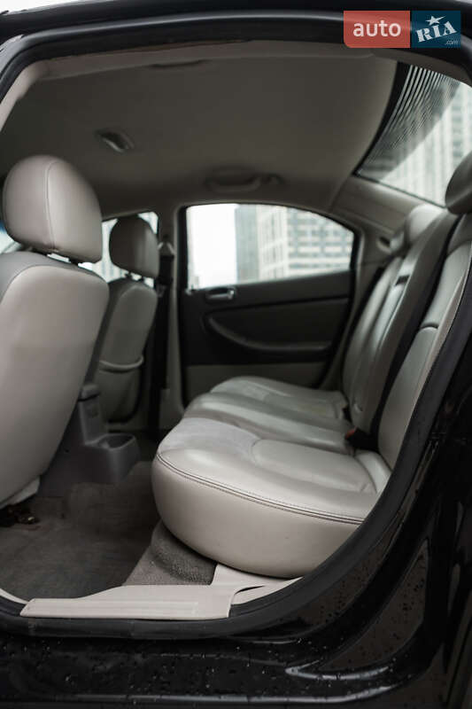 Седан Chrysler Sebring 2006 в Києві