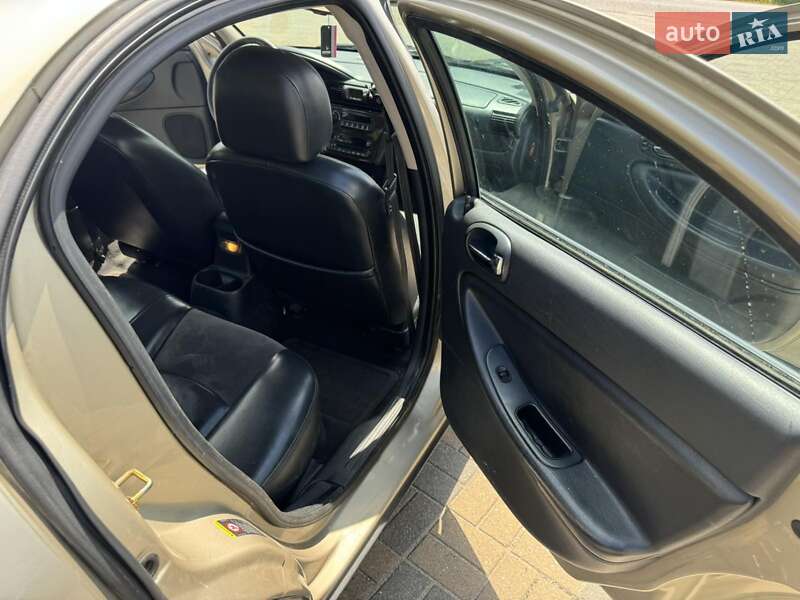 Седан Chrysler Sebring 2006 в Судовой Вишне
