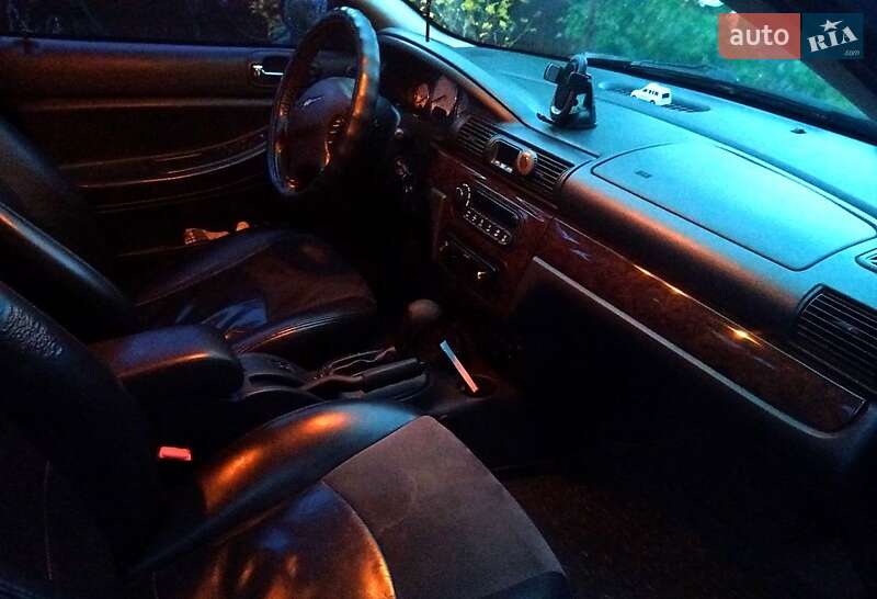 Седан Chrysler Sebring 2005 в Полтаве