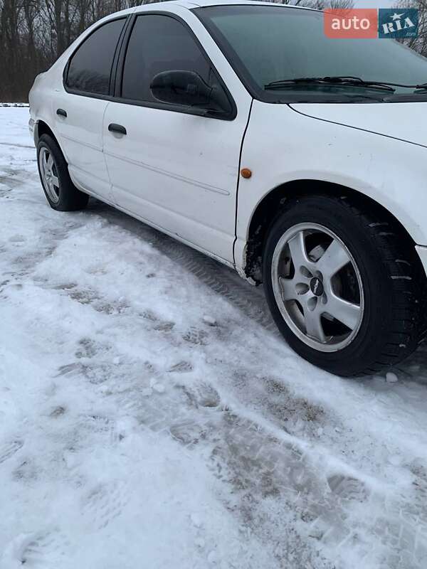 Седан Chrysler Stratus 1996 в Каневе