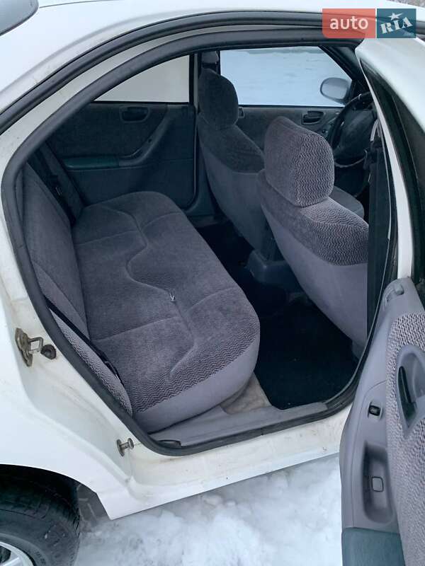Седан Chrysler Stratus 1996 в Каневе
