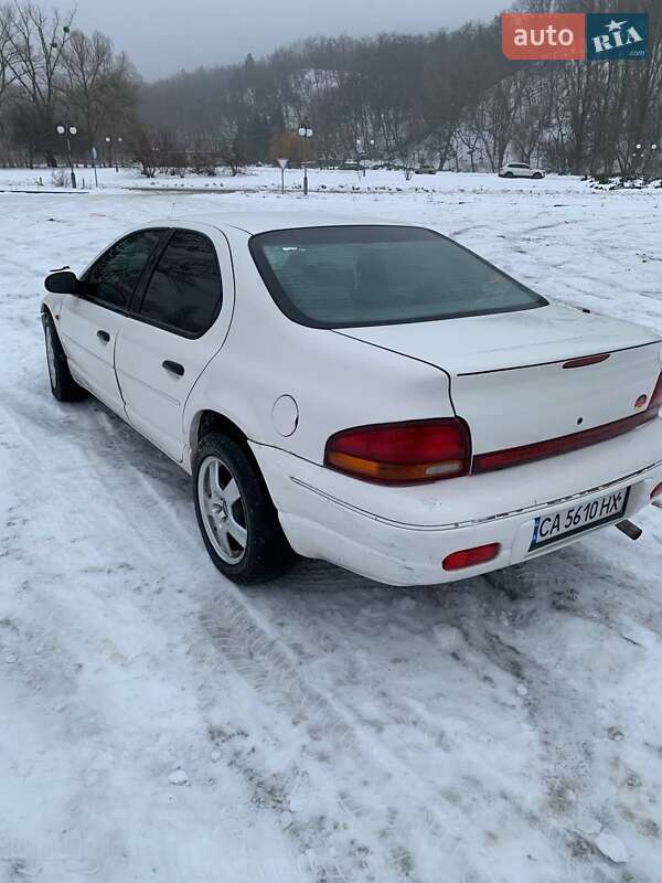 Седан Chrysler Stratus 1996 в Каневе