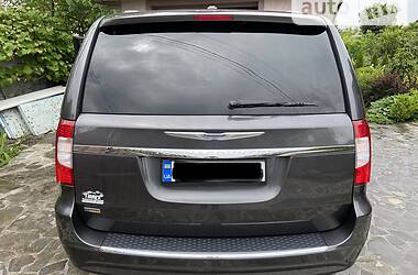 Минивэн Chrysler Town & Country 2014 в Киеве