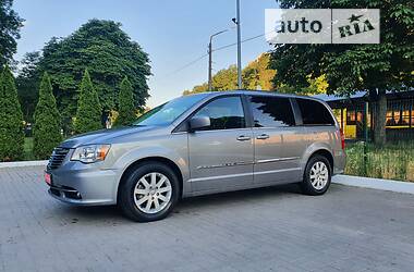 Минивэн Chrysler Town & Country 2016 в Киеве