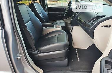 Минивэн Chrysler Town & Country 2016 в Киеве