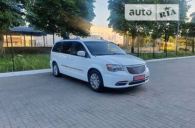 Минивэн Chrysler Town & Country 2016 в Киеве