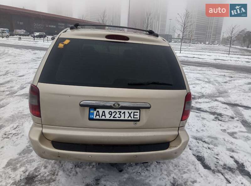 Минивэн Chrysler Town & Country 2001 в Киеве