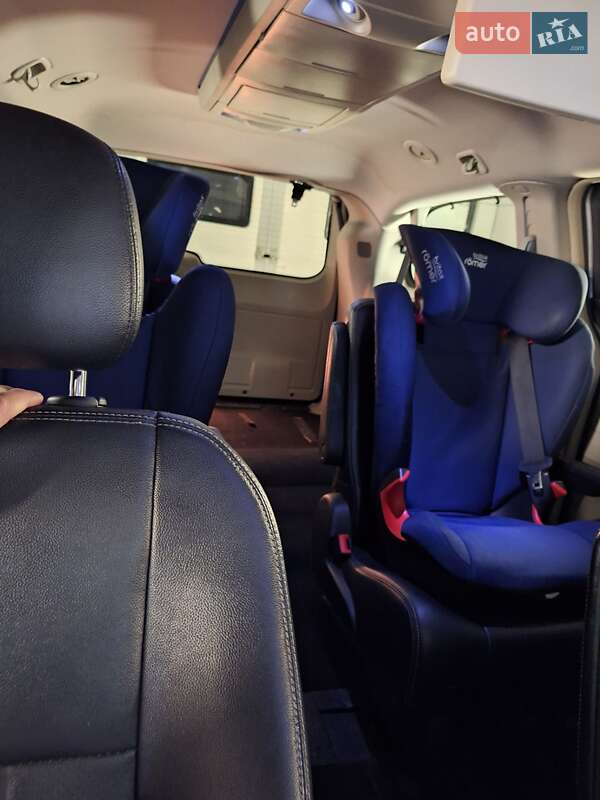 Мінівен Chrysler Town & Country 2013 в Києві