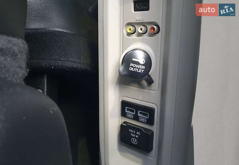 Минивэн Chrysler Town & Country 2014 в Киеве