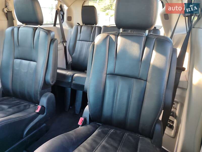 Минивэн Chrysler Town & Country 2014 в Киеве