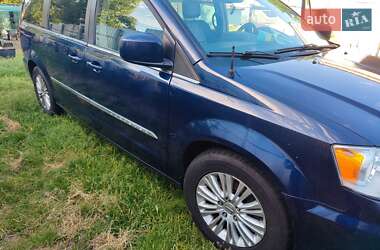Минивэн Chrysler Town & Country 2014 в 