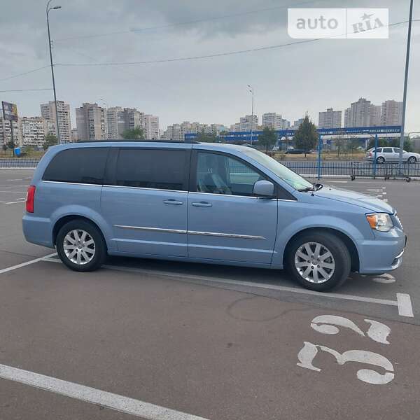 Мінівен Chrysler Town & Country 2016 в Києві