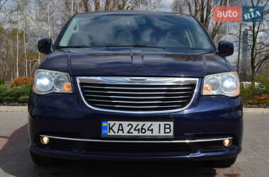 Минивэн Chrysler Town & Country 2012 в Киеве