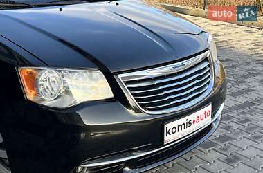 Минивэн Chrysler Town & Country 2012 в Хмельницком