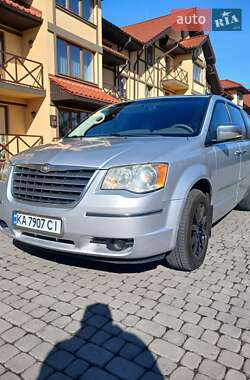 Мінівен Chrysler Town & Country 2008 в Луцьку