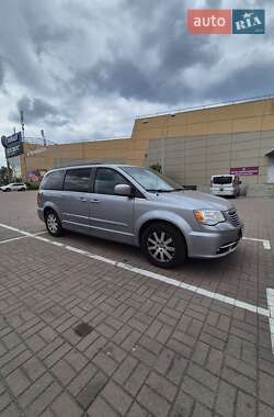 Мінівен Chrysler Town & Country 2015 в Києві